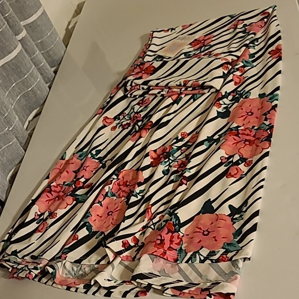 LuLaRoe size 2x  zebra print with pink flowers Maxi skirt - Picture 2 of 7